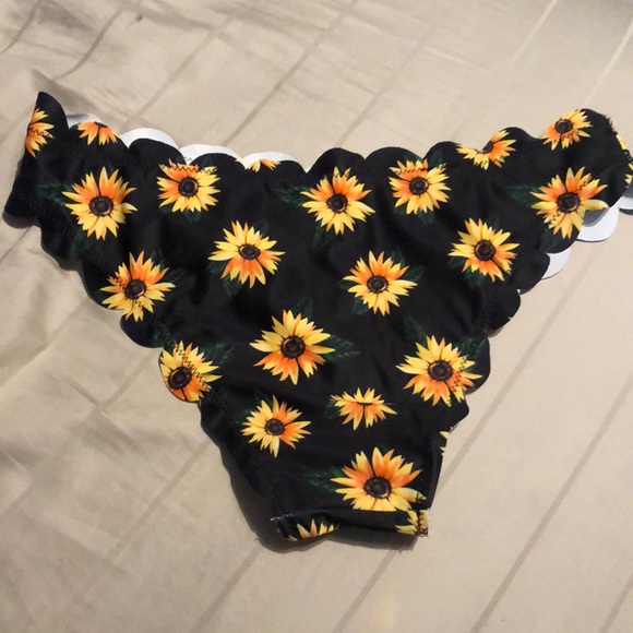 Cheeky Sunflower Swim Bottoms - Picture 3 of 3